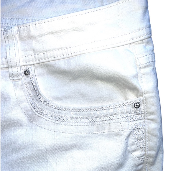 WHITE HOUSE BLACK MARKET "FEEL
BEAUTIFUL" Capris W/Stitching & Sequins SZ 16 - Picture 8 of 13